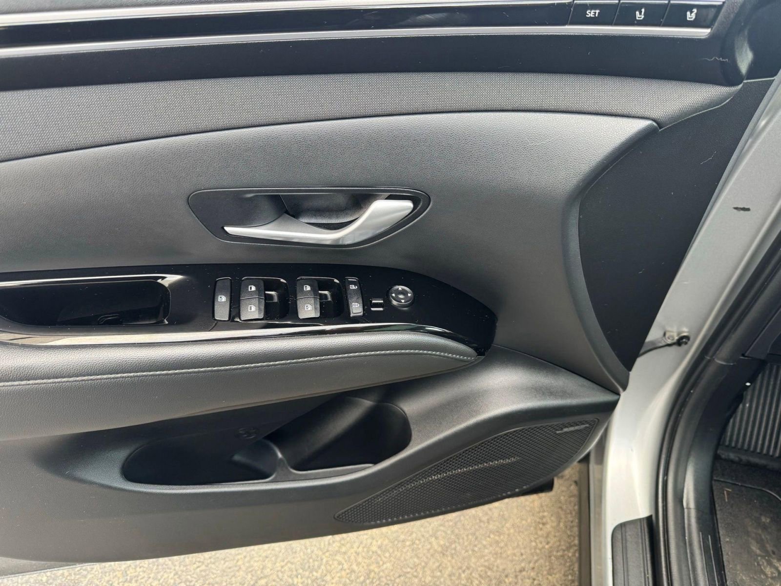 Used 2023 Hyundai Tucson Limited AWD/4WD image 19