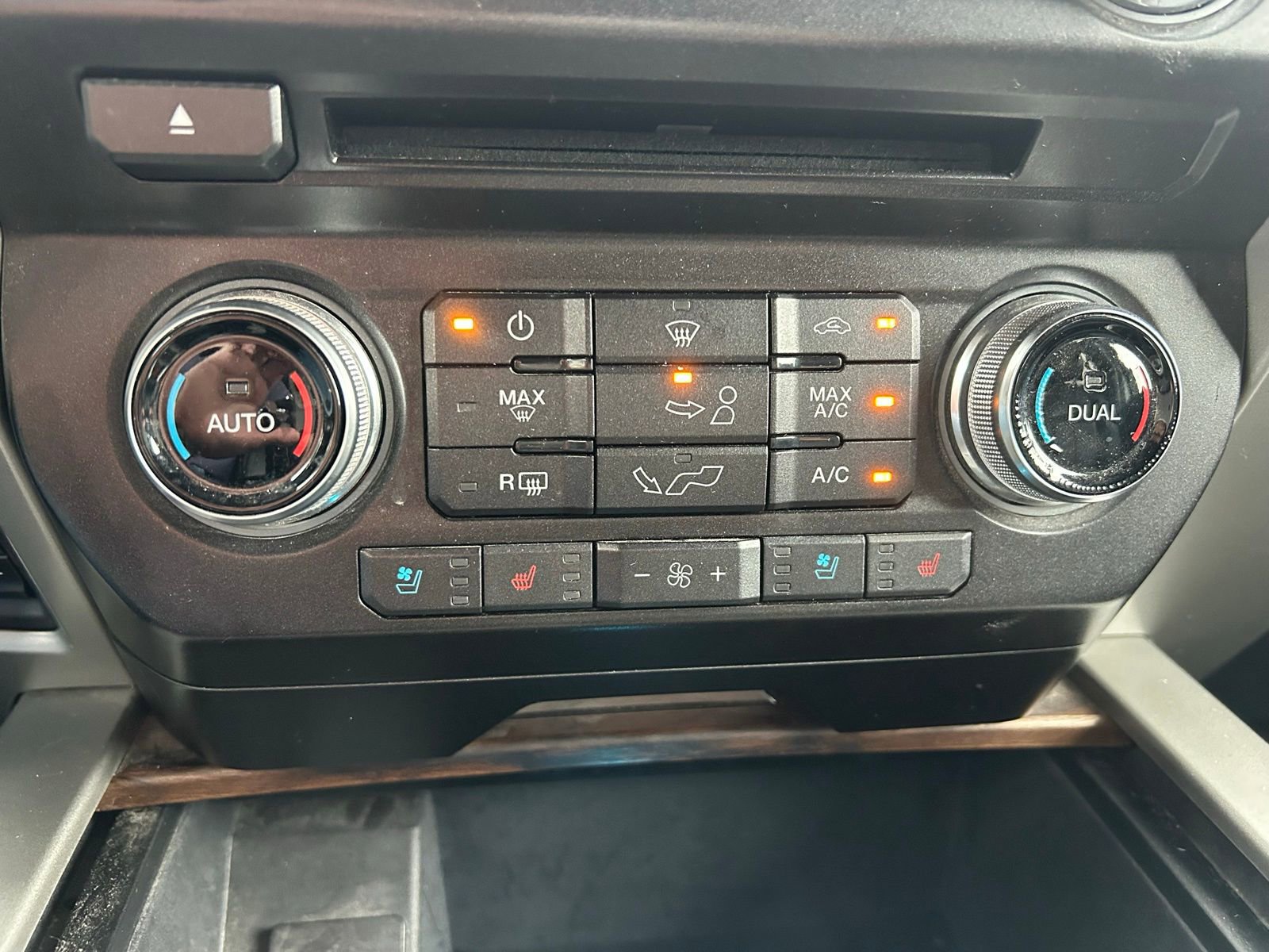 Used 2018 Ford F150 Lariat w/ Equipment Group 502A Luxury AWD/4WD image 19