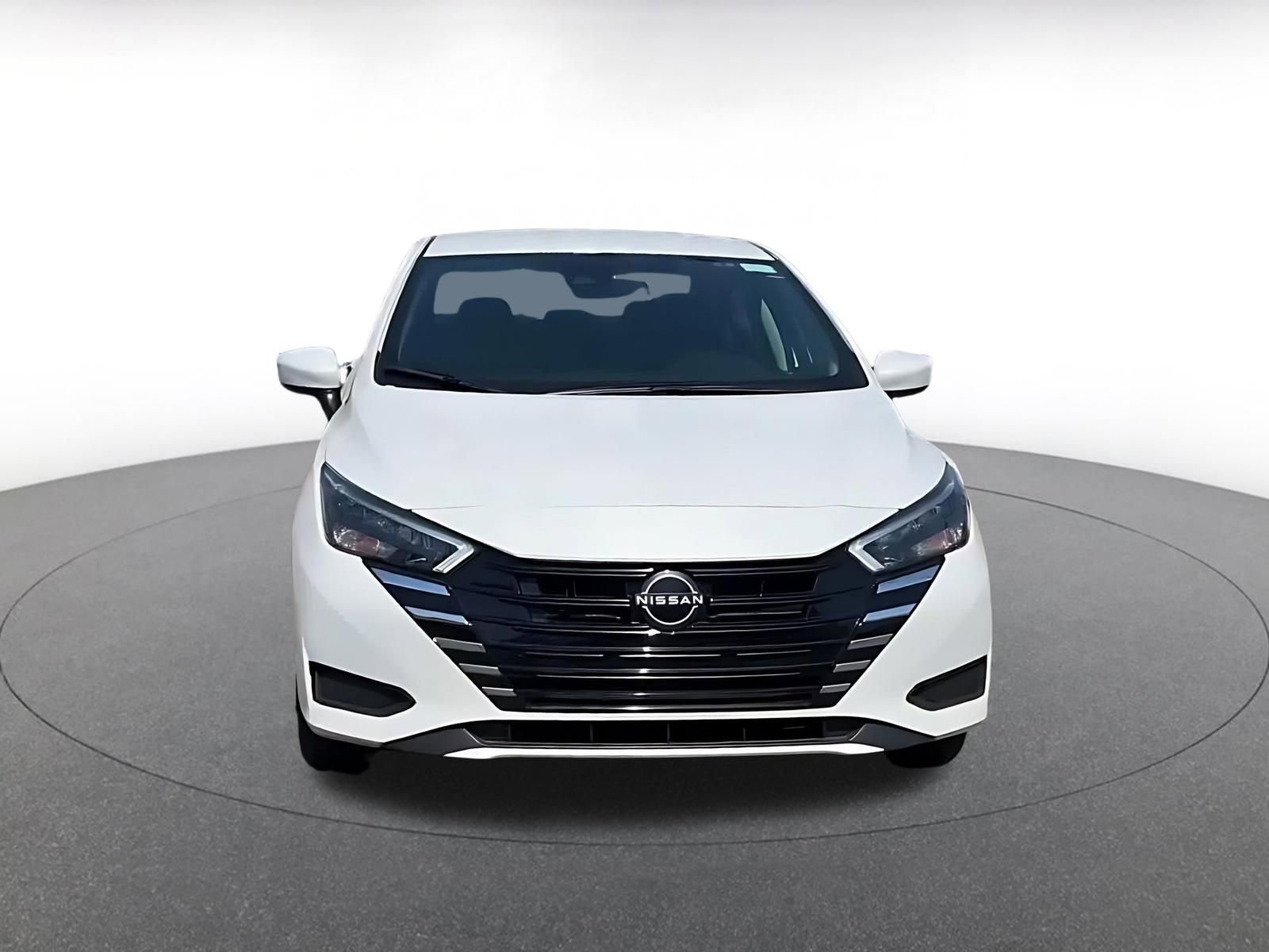 Used 2025 Nissan Versa SV image 4