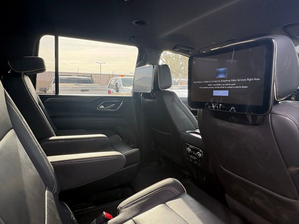 Used 2024 GMC Yukon XL SLT w/ SLT Luxury Package image 7