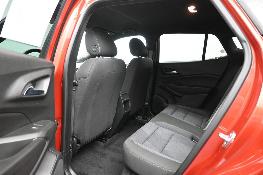 Used 2024 Chevrolet Trax RS FWD image 25