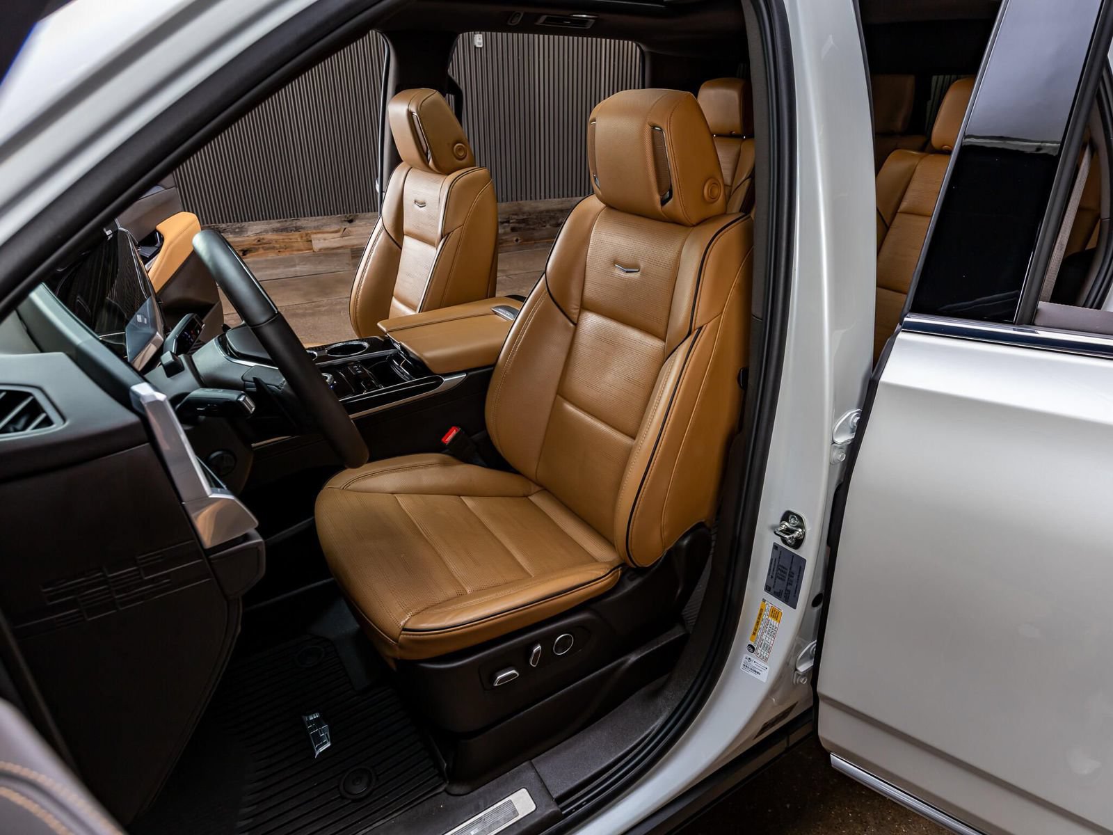 Used 2025 Cadillac Escalade Premium Luxury w/ LPO, Floor Liner Package AWD/4WD image 26