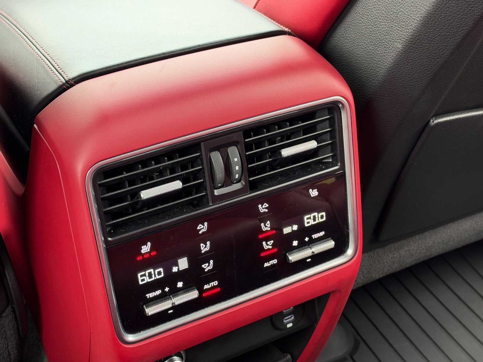 Certified 2020 Porsche Cayenne Turbo S AWD/4WD image 19