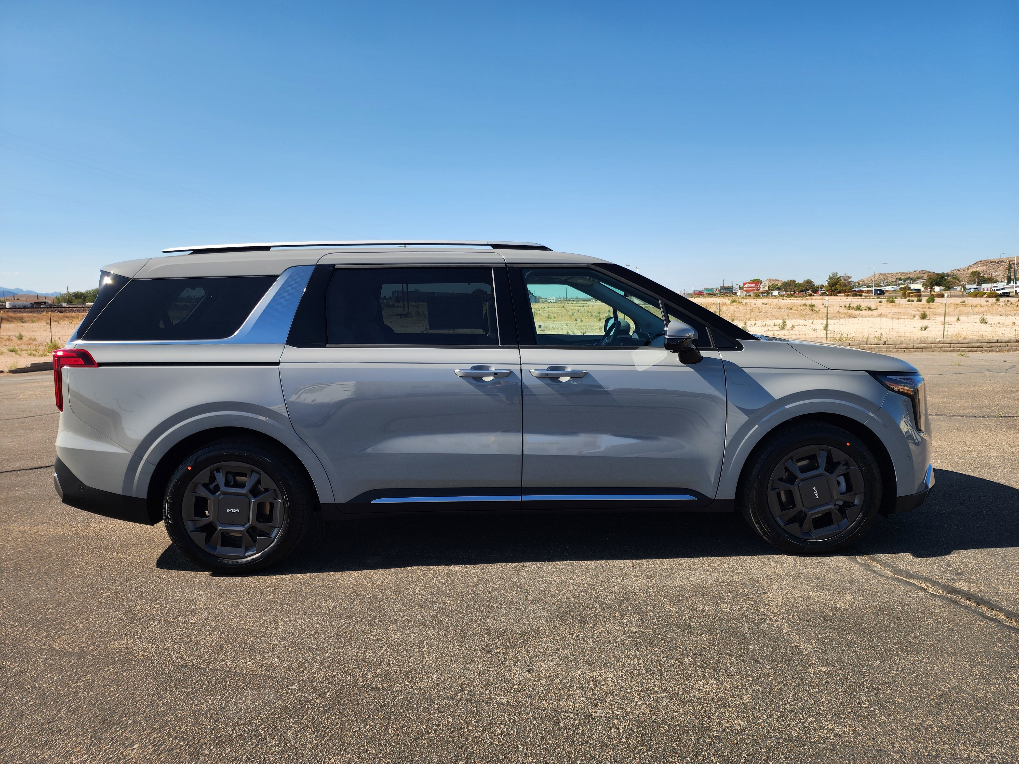 New 2026 Kia Carnival SX image 4