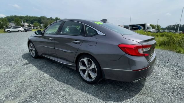 Used 2018 Honda Accord Touring image 2