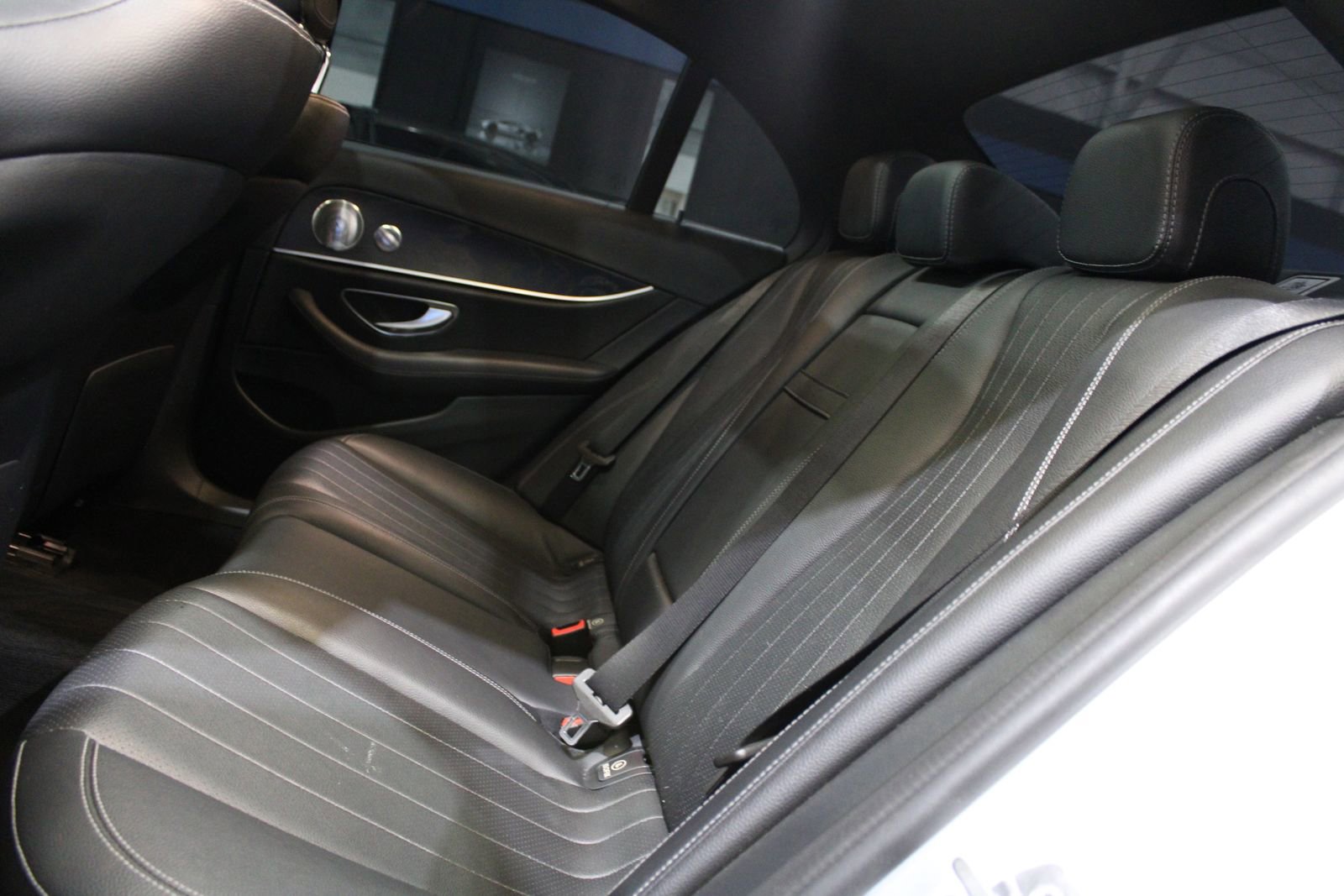 Used 2018 Mercedes-Benz E 300 image 17