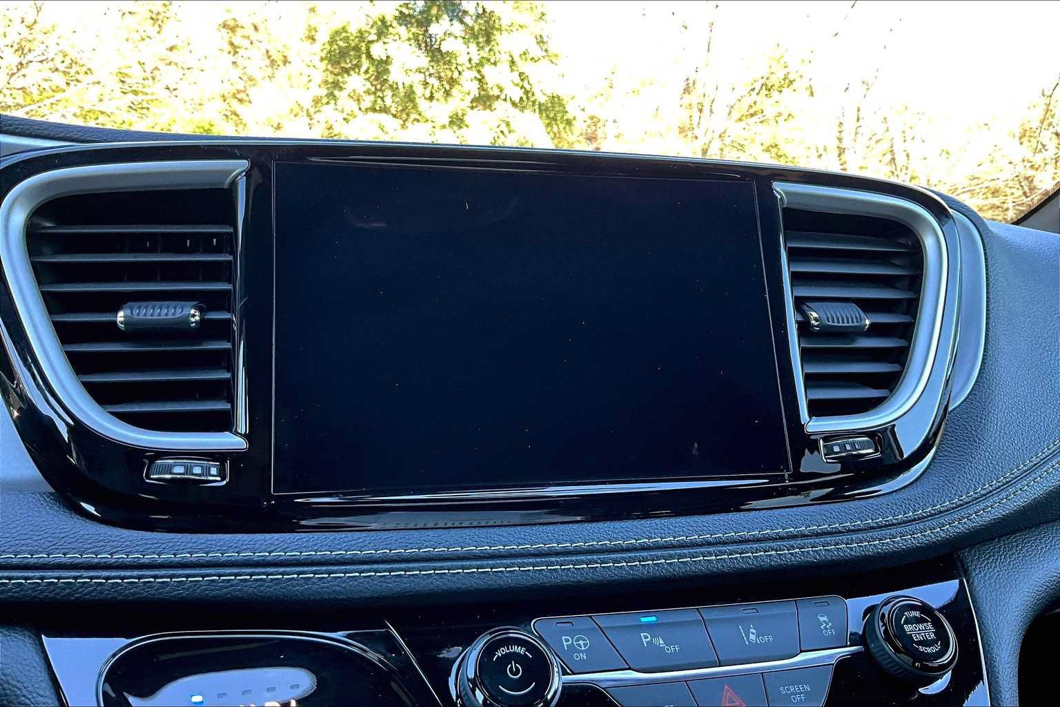 Used 2024 Chrysler Pacifica Limited FWD image 33