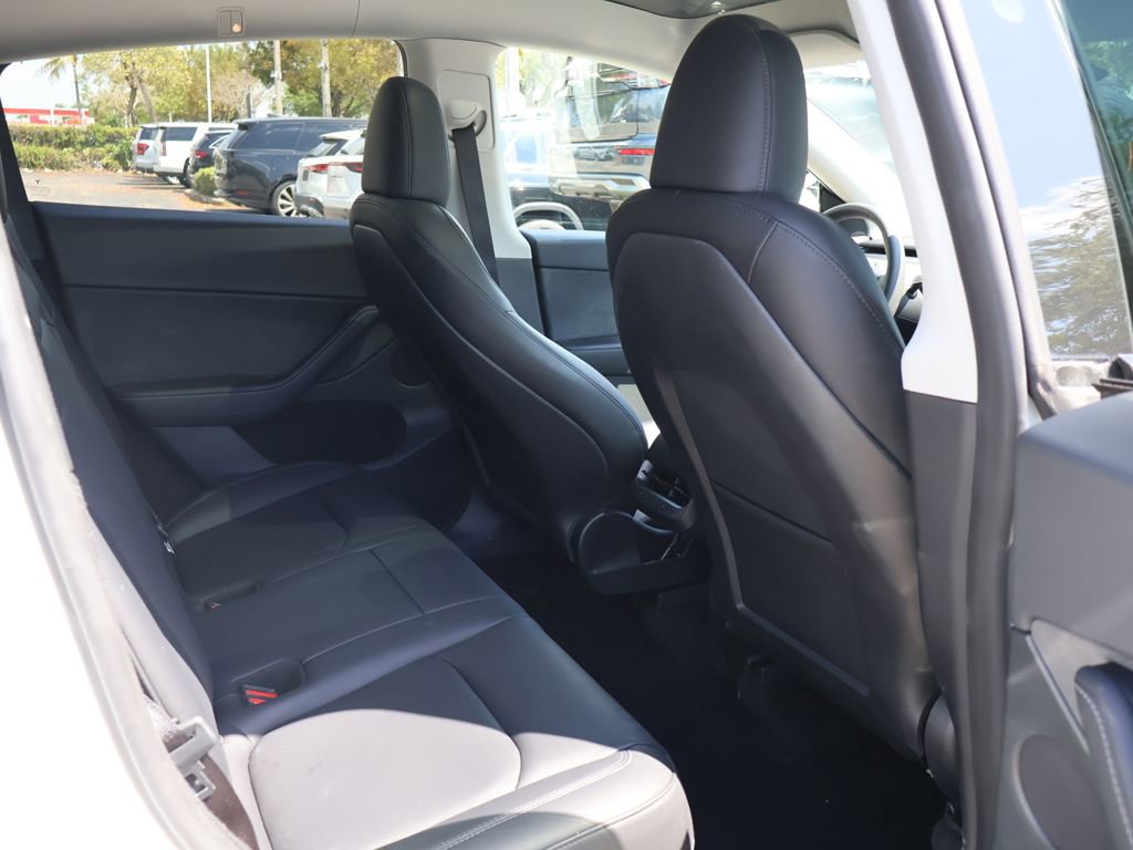 Used 2024 Tesla Model Y Long Range AWD/4WD image 34