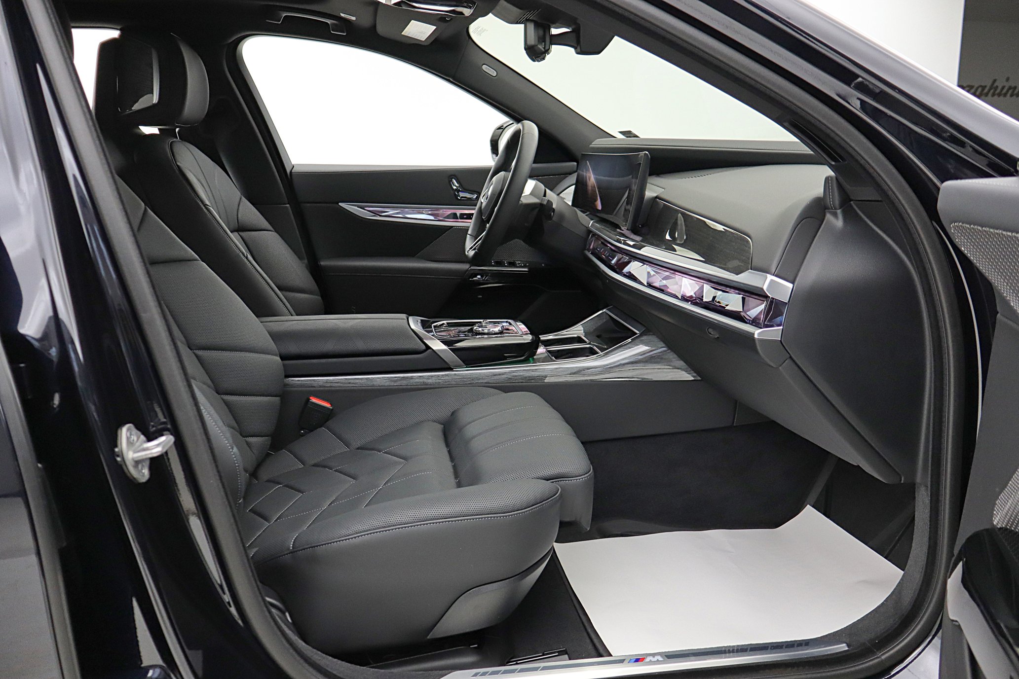 Used 2023 BMW i7 xDrive60 image 27