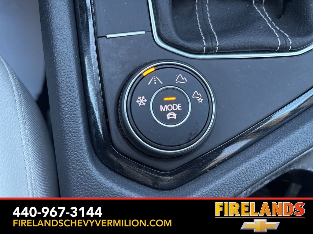 Used 2025 Volkswagen Taos SE image 24