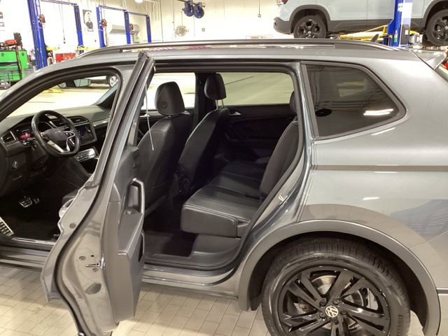 Certified 2023 Volkswagen Tiguan SE R-Line FWD image 22