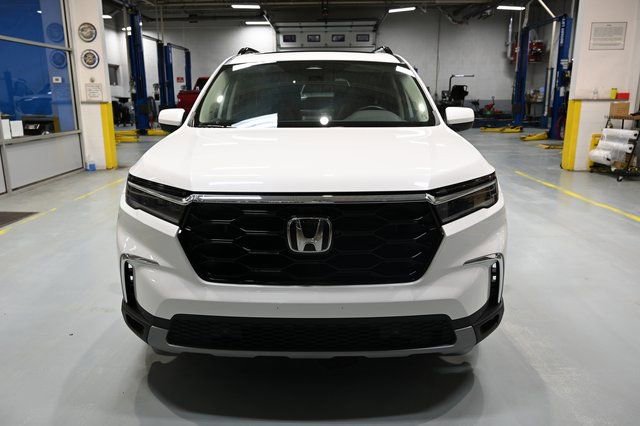 Used 2024 Honda Pilot Touring image 2