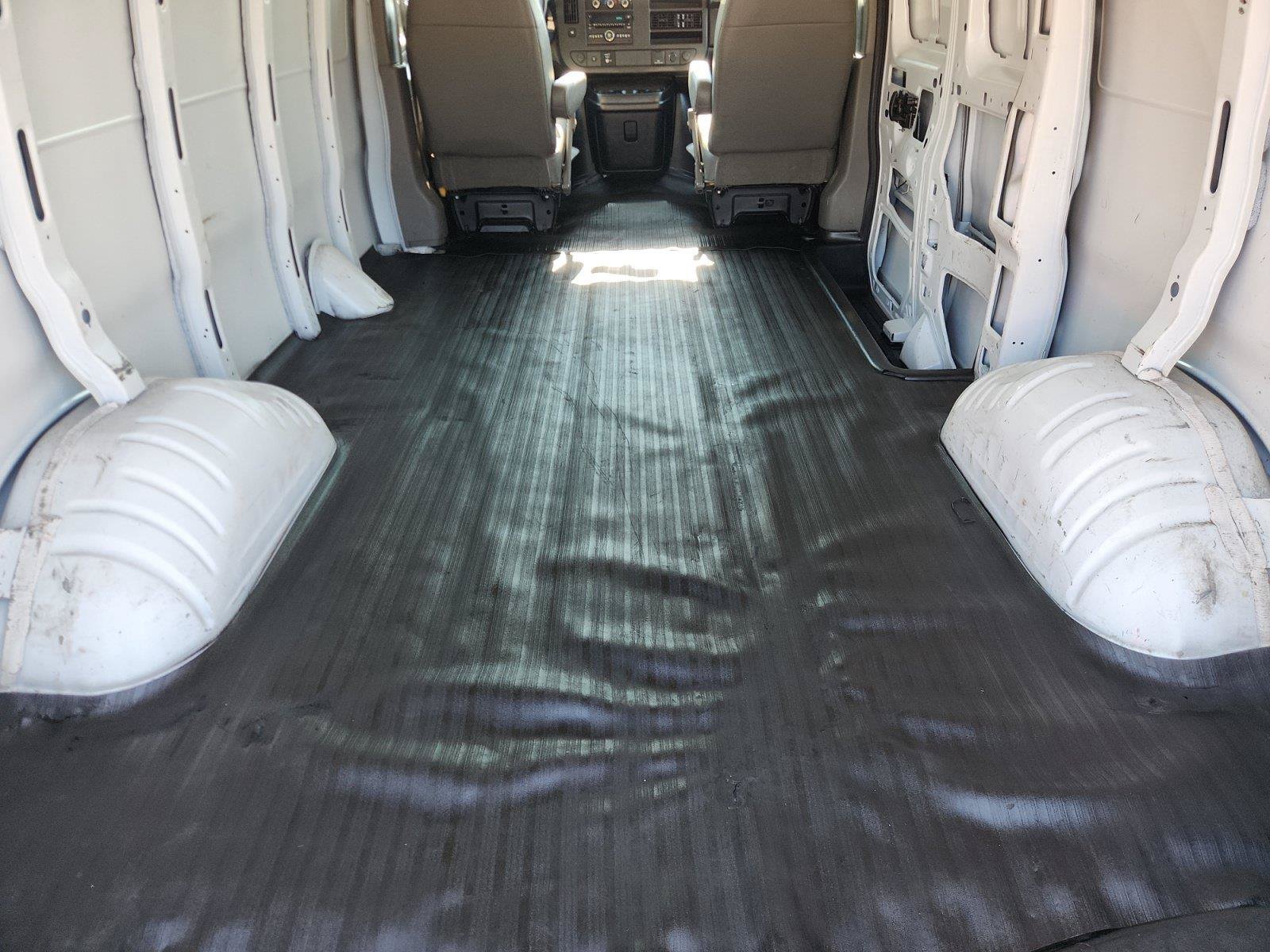 Used 2015 Chevrolet Express 2500 RWD image 15