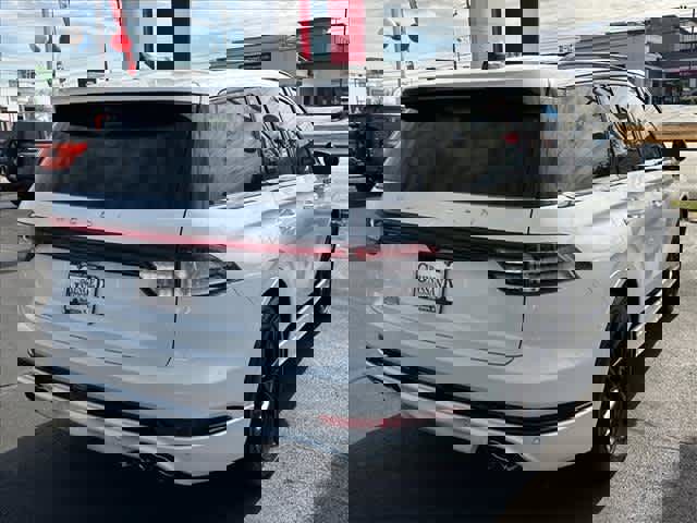 Used 2025 Lincoln Aviator Reserve w/ Equipment Group 201A image 3