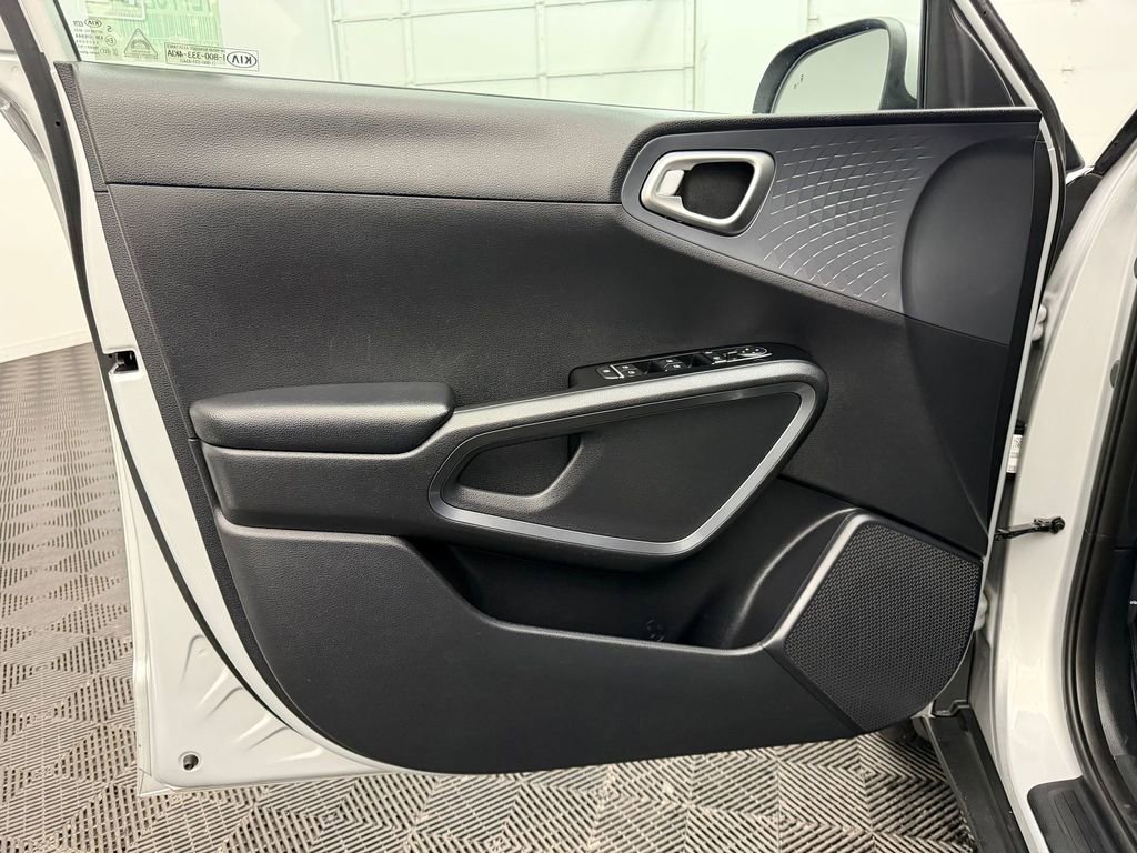 Used 2020 Kia Soul S image 12