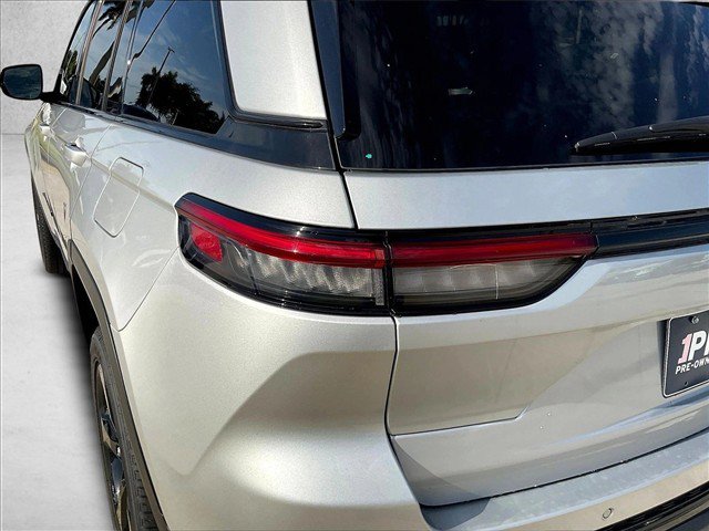 Used 2025 Jeep Grand Cherokee Altitude RWD image 26