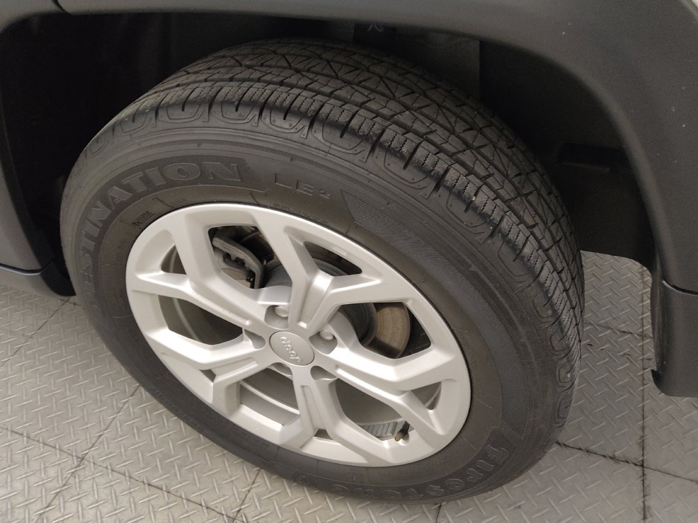 Used 2024 Jeep Compass Latitude AWD/4WD image 31