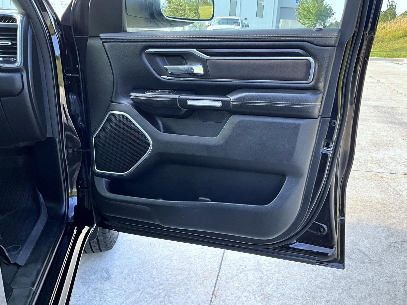 Used 2023 RAM 1500 Laramie AWD/4WD image 17