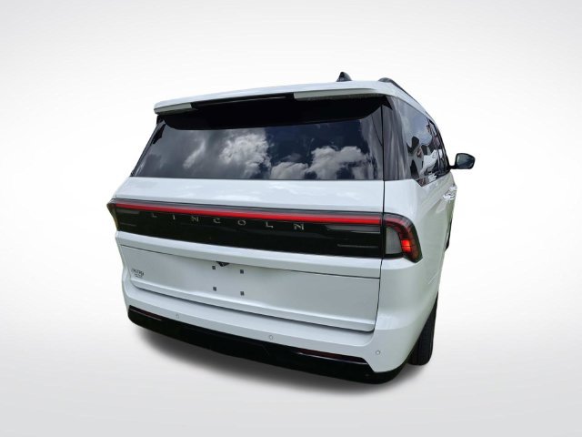 New 2026 Lincoln Navigator L Reserve w/ Jet Appearance Package AWD/4WD image 3