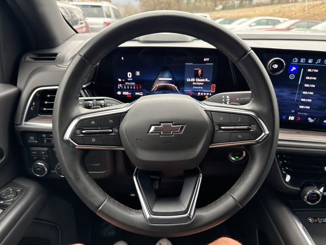 Used 2025 Chevrolet Suburban Z71 image 23