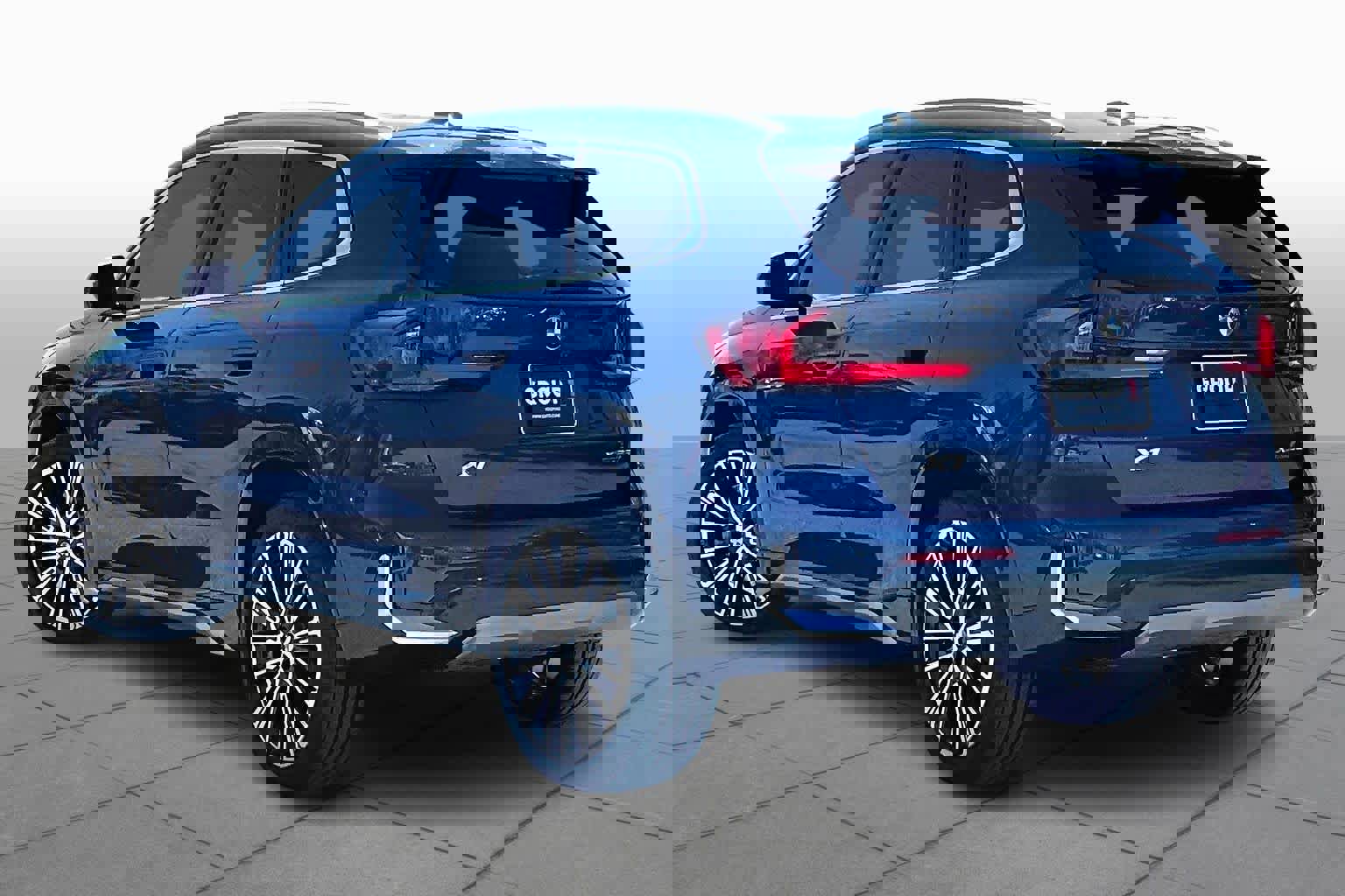 Used 2025 BMW X1 xDrive28i w/ Premium Package image 11