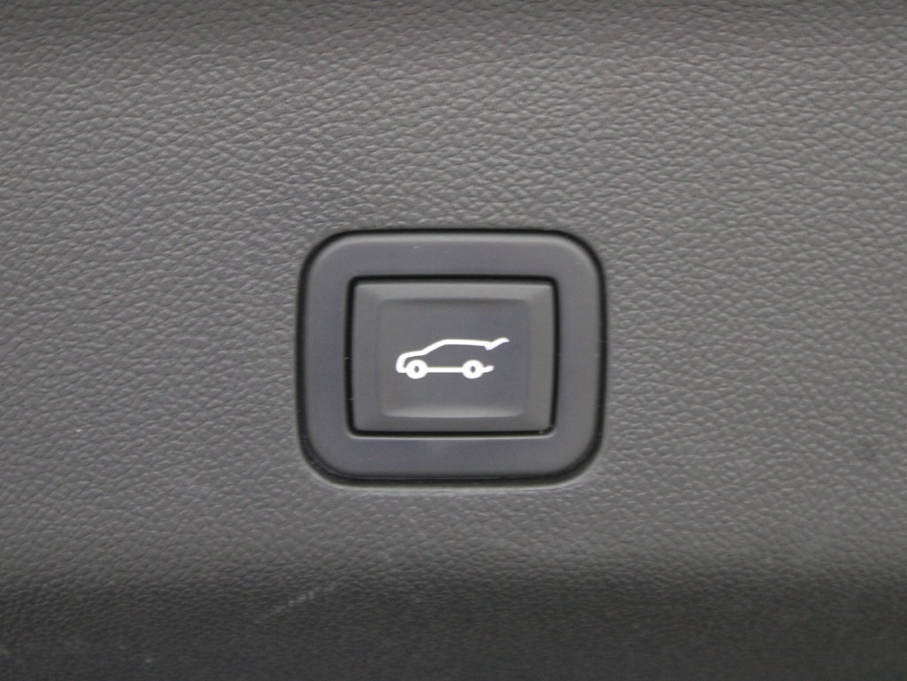 Used 2023 GMC Yukon Denali w/ LPO, Floor Liner Package AWD/4WD image 47