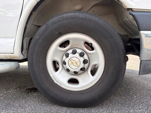 Used 2025 Chevrolet Express 2500 w/ Driver Convenience Package RWD image 21