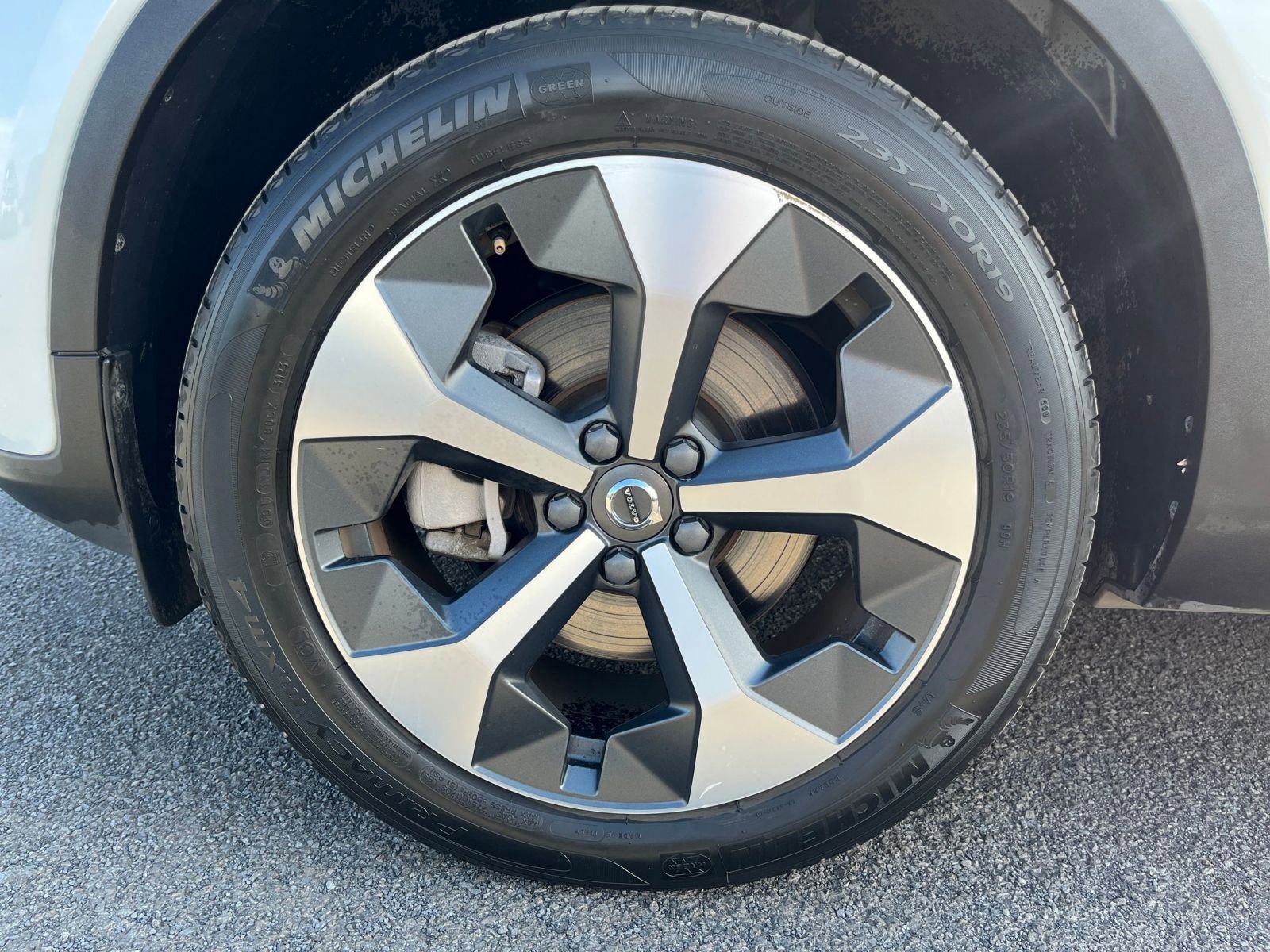 Used 2024 Volvo XC40 B5 Core AWD/4WD image 33