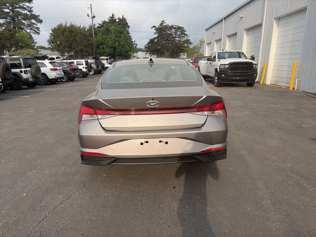 Used 2023 Hyundai Elantra SEL w/ Convenience Package image 6