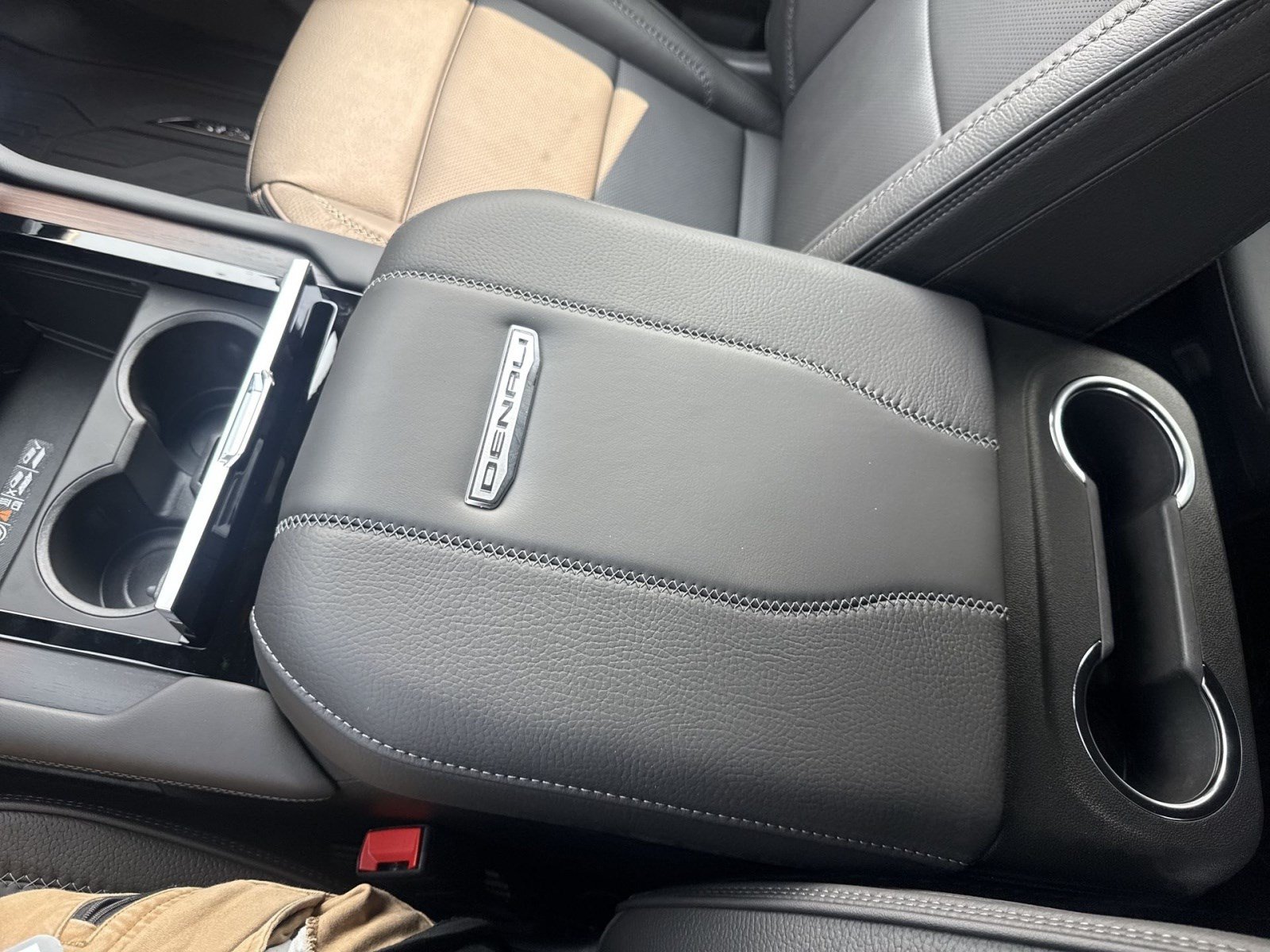 New 2026 GMC Yukon XL Denali w/ LPO, Floor Liner Package AWD/4WD image 18