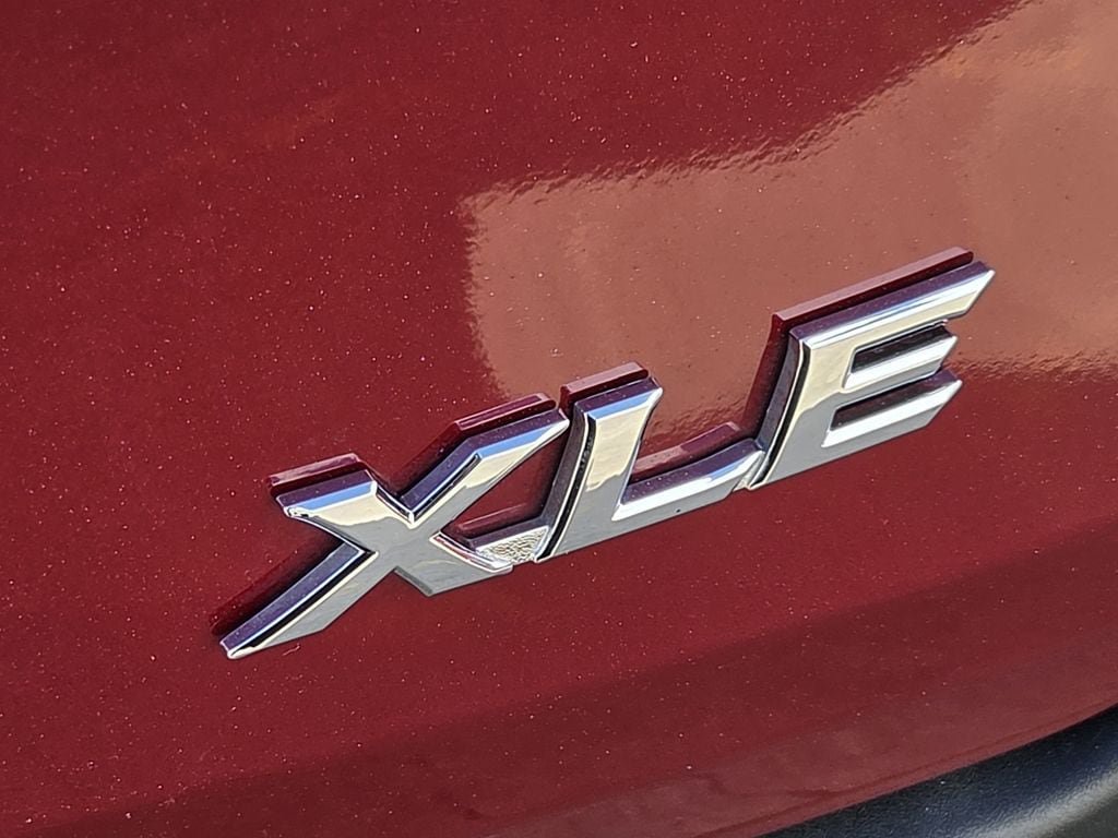 Used 2025 Toyota Sienna XLE FWD image 11