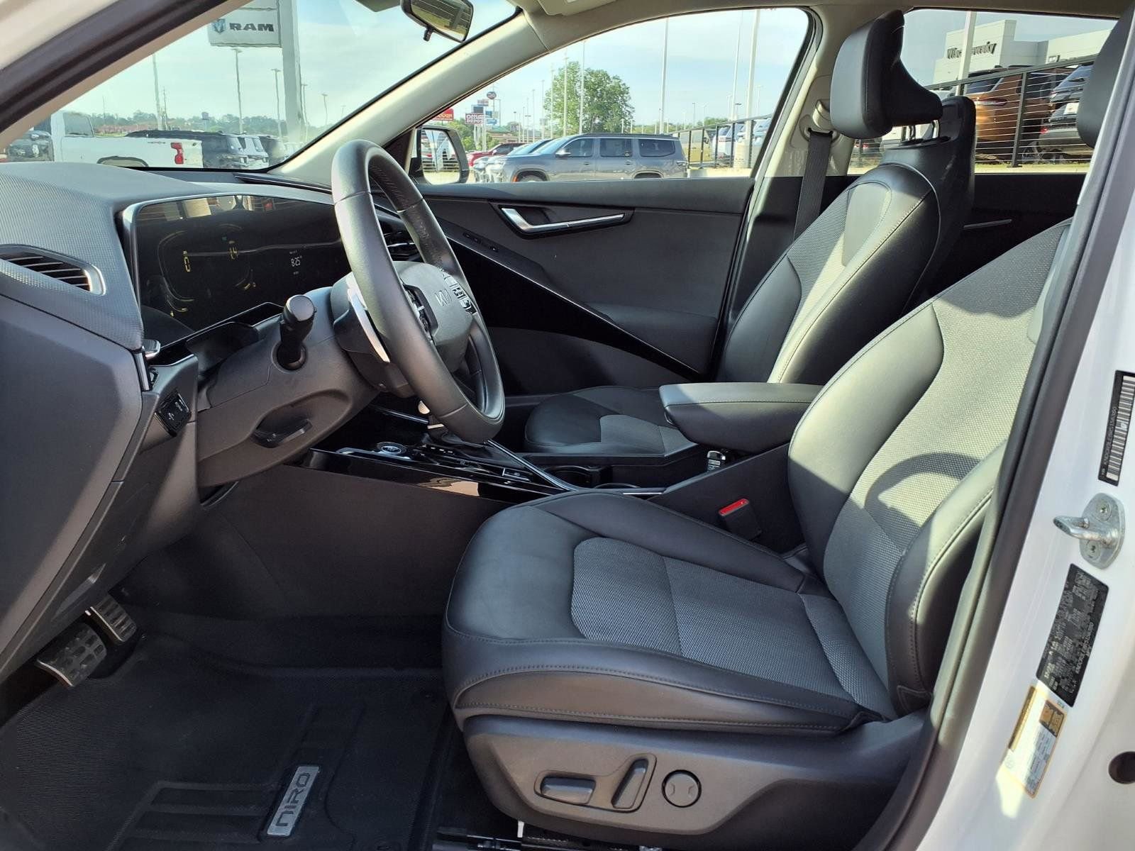 Used 2024 Kia Niro EX Touring FWD image 19