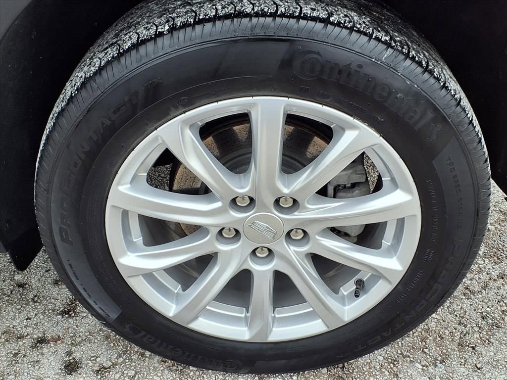 Used 2023 Cadillac XT4 Luxury w/ Cold Weather Package image 9