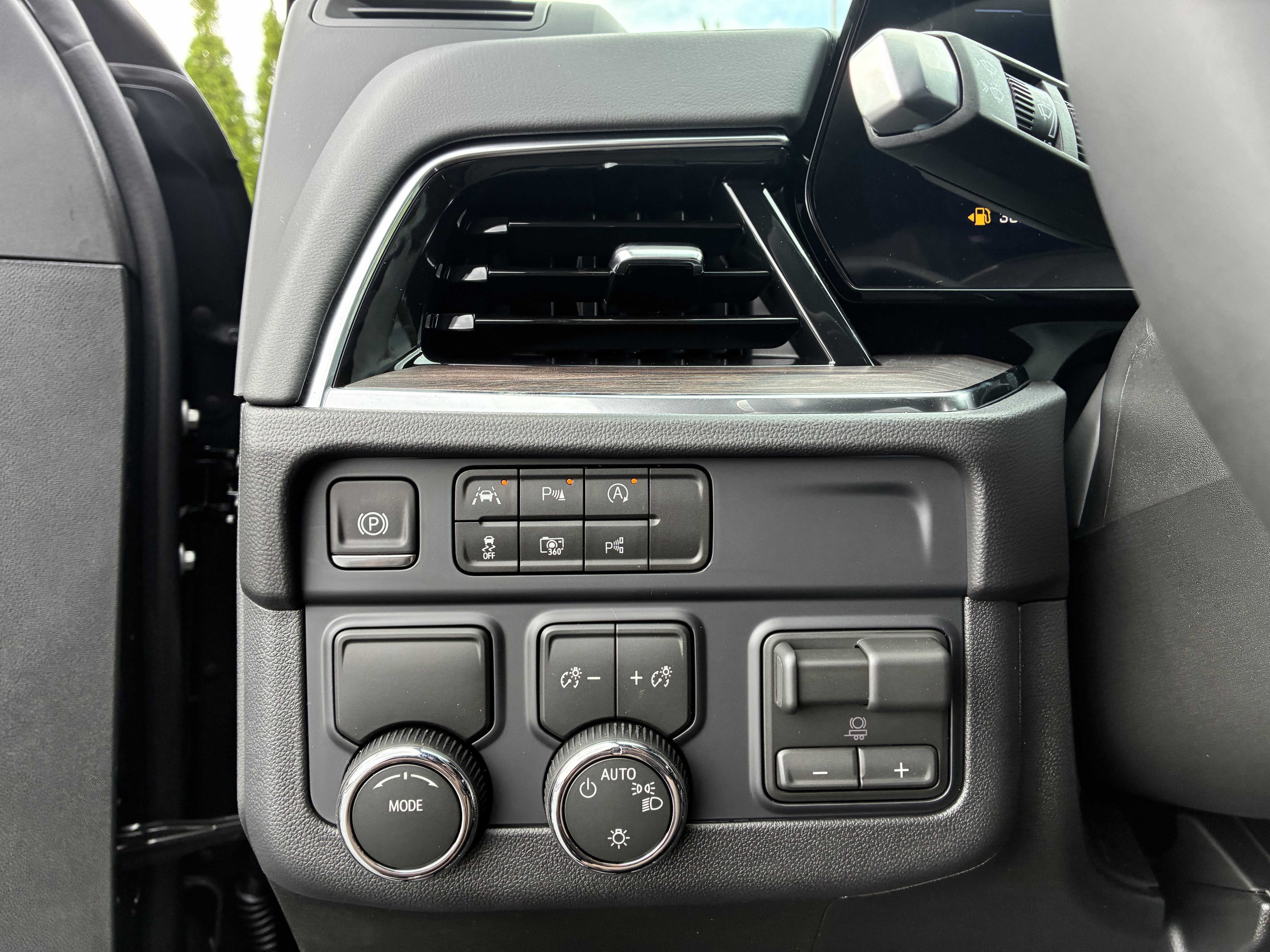 New 2027 Chevrolet Suburban LS w/ Max Trailering Package RWD image 25