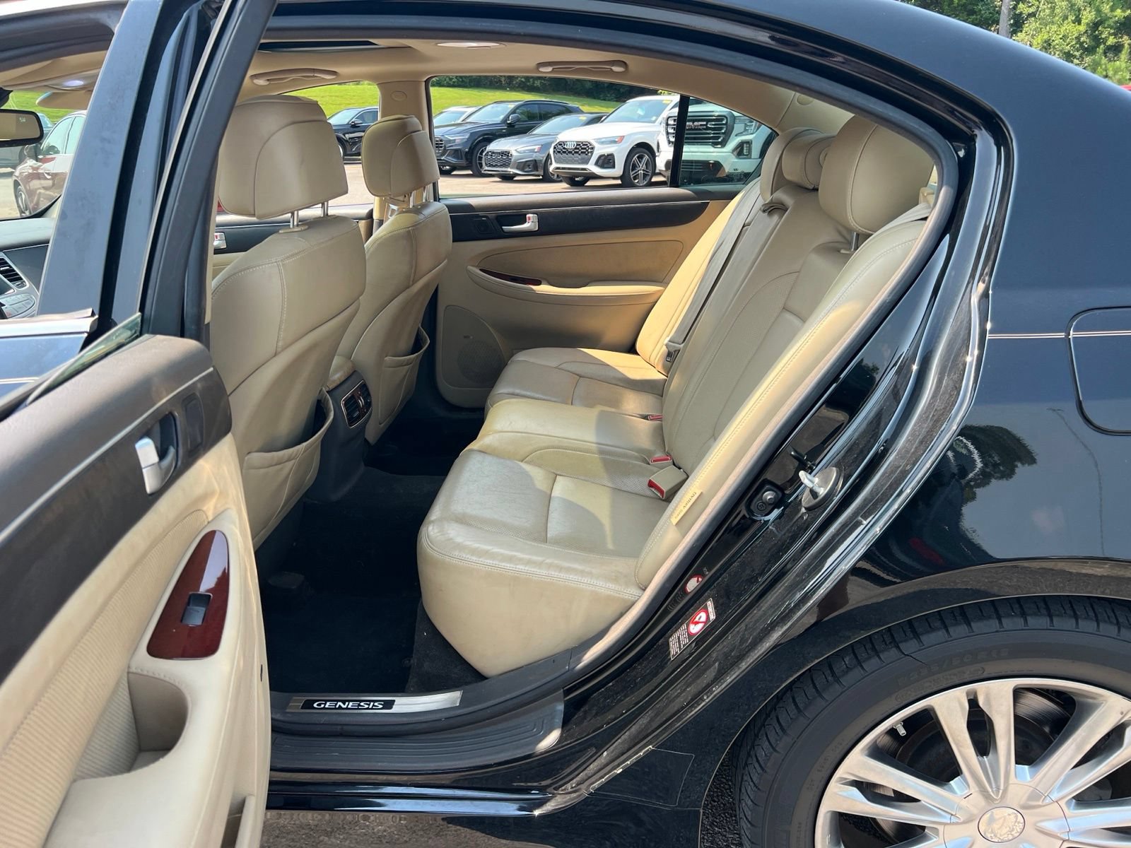 Used 2012 Hyundai Genesis 4.6 RWD image 34