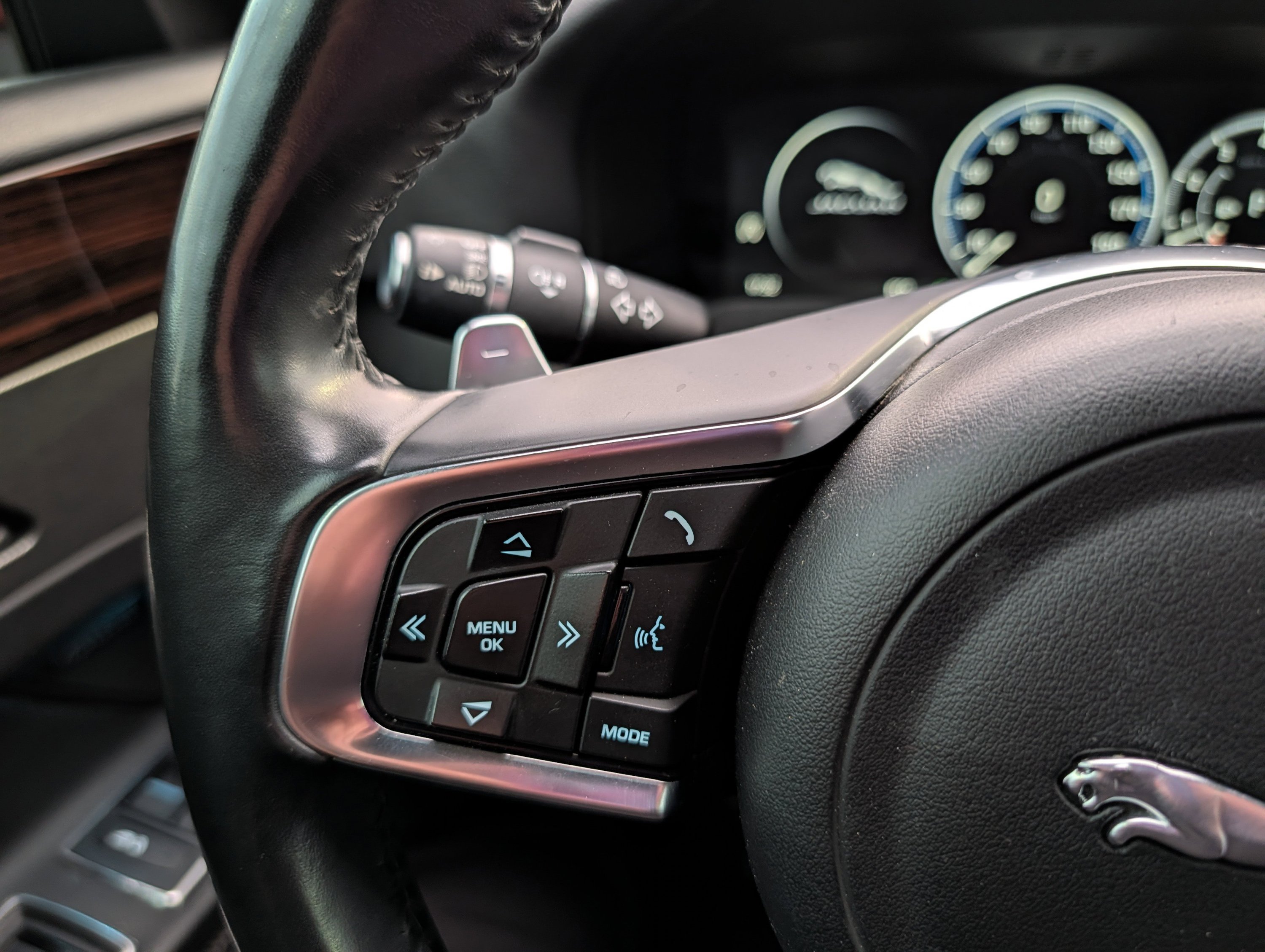 Used 2018 Jaguar XF S RWD image 42