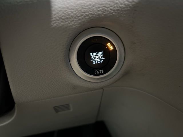 Used 2024 Chrysler Pacifica Select image 37