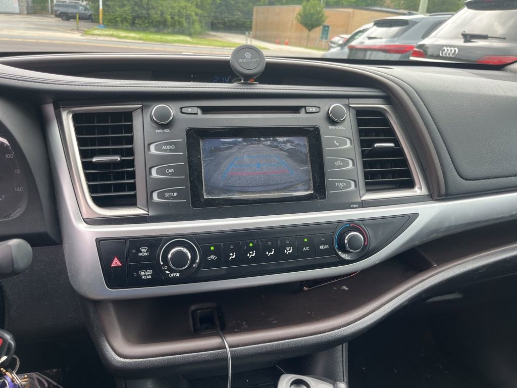 Used 2016 Toyota Highlander LE AWD/4WD image 11