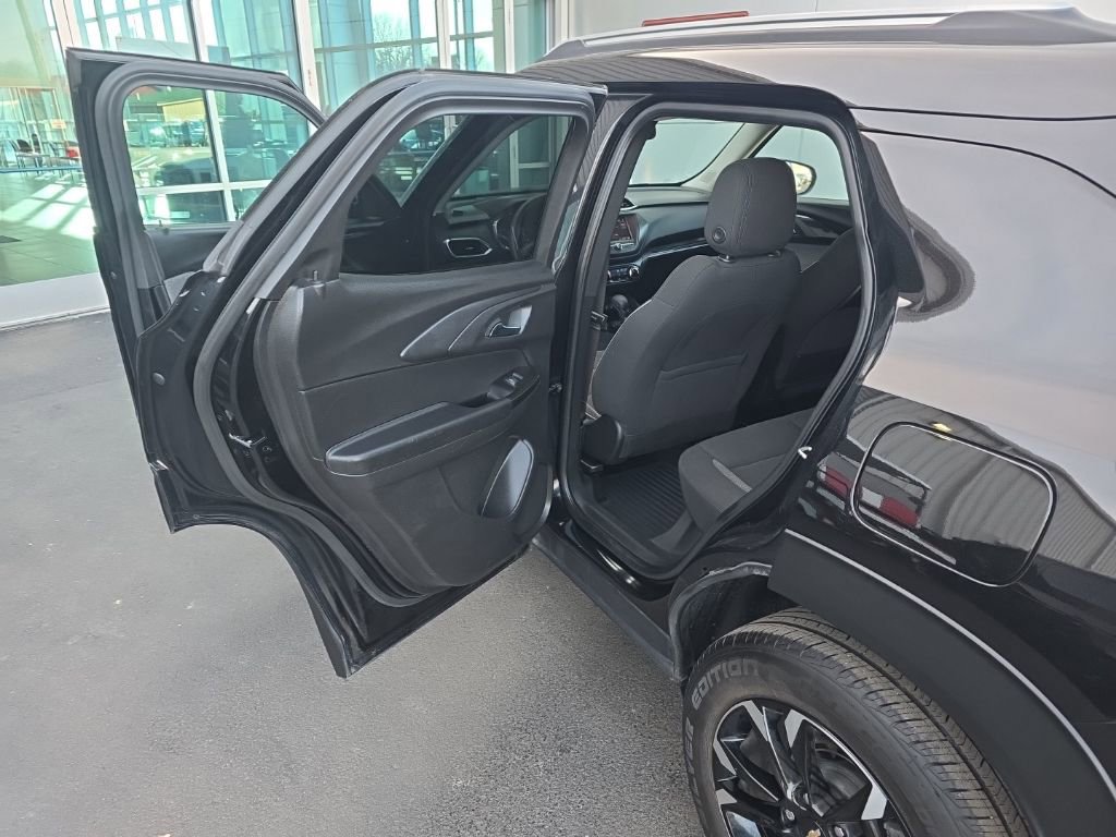 Used 2022 Chevrolet TrailBlazer LT w/ LPO, Blackout Package image 26