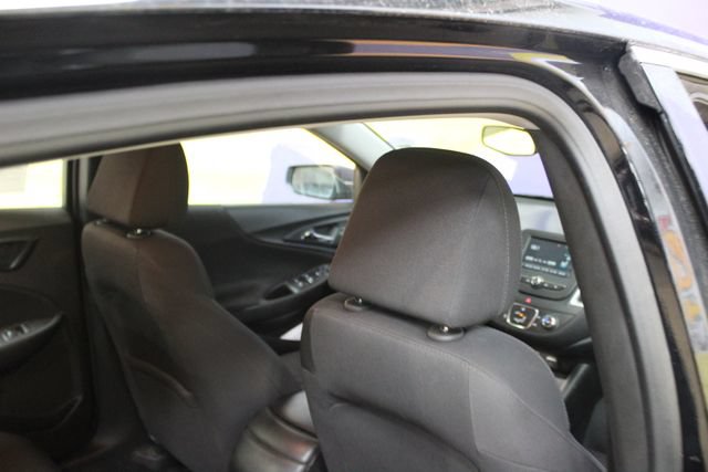 Used 2017 Chevrolet Malibu LS FWD image 10