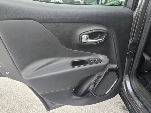 Used 2016 Jeep Renegade Latitude image 13