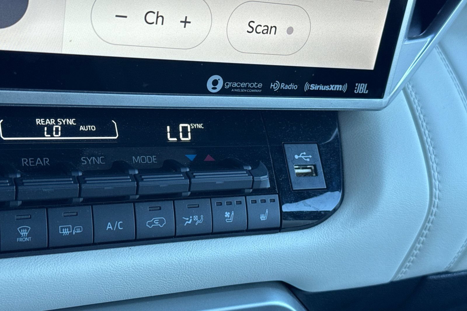Used 2023 Toyota Sequoia Capstone AWD/4WD image 31