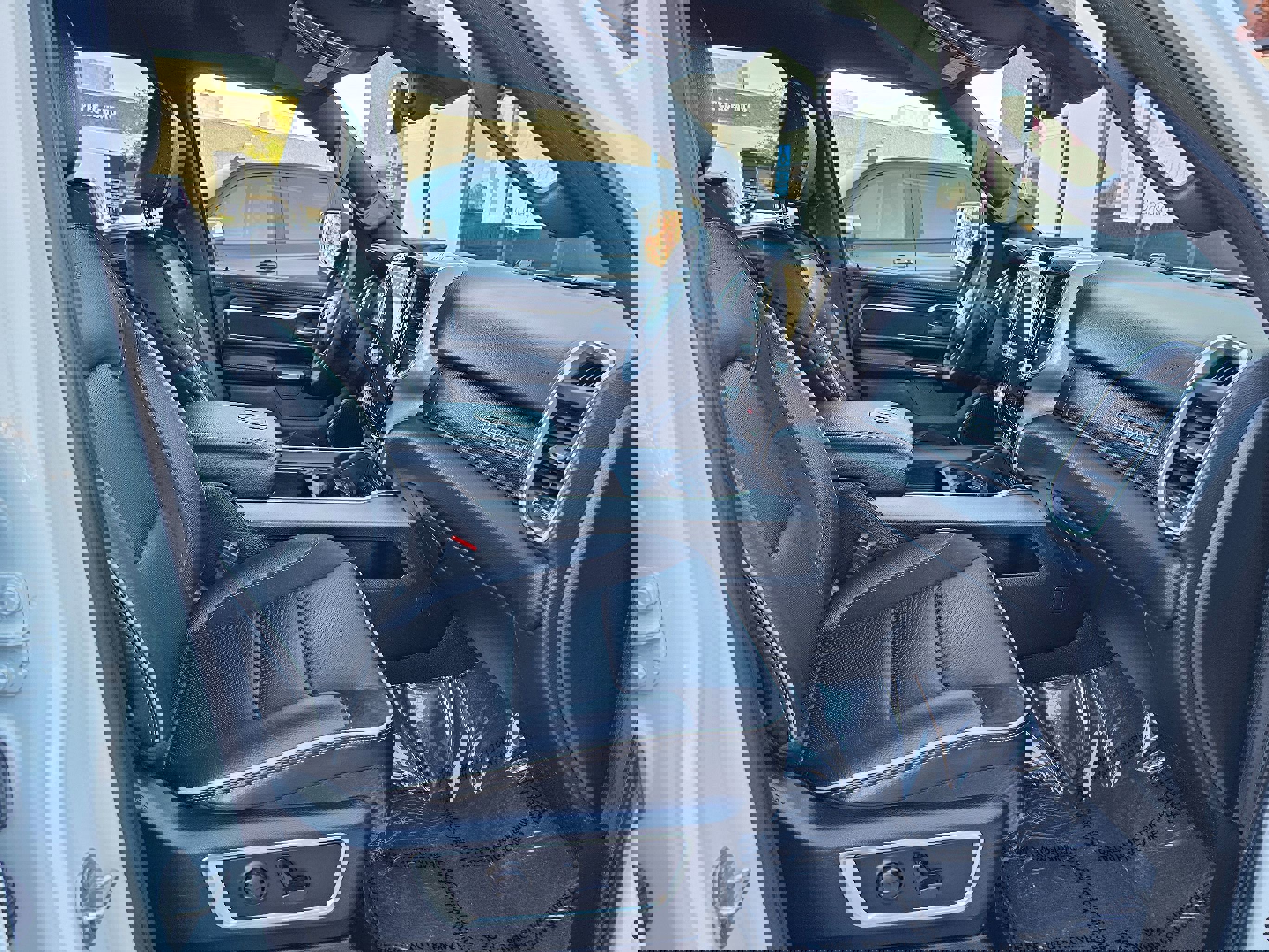 Used 2025 RAM 1500 Laramie image 30