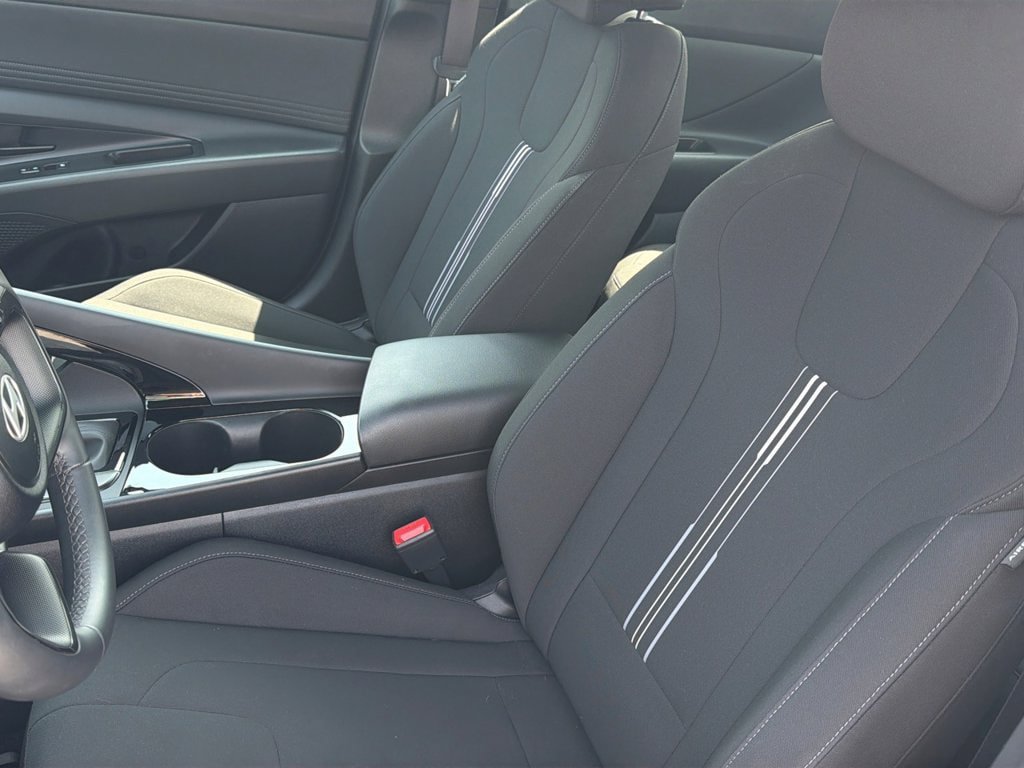 Certified 2025 Hyundai Elantra SEL FWD image 19