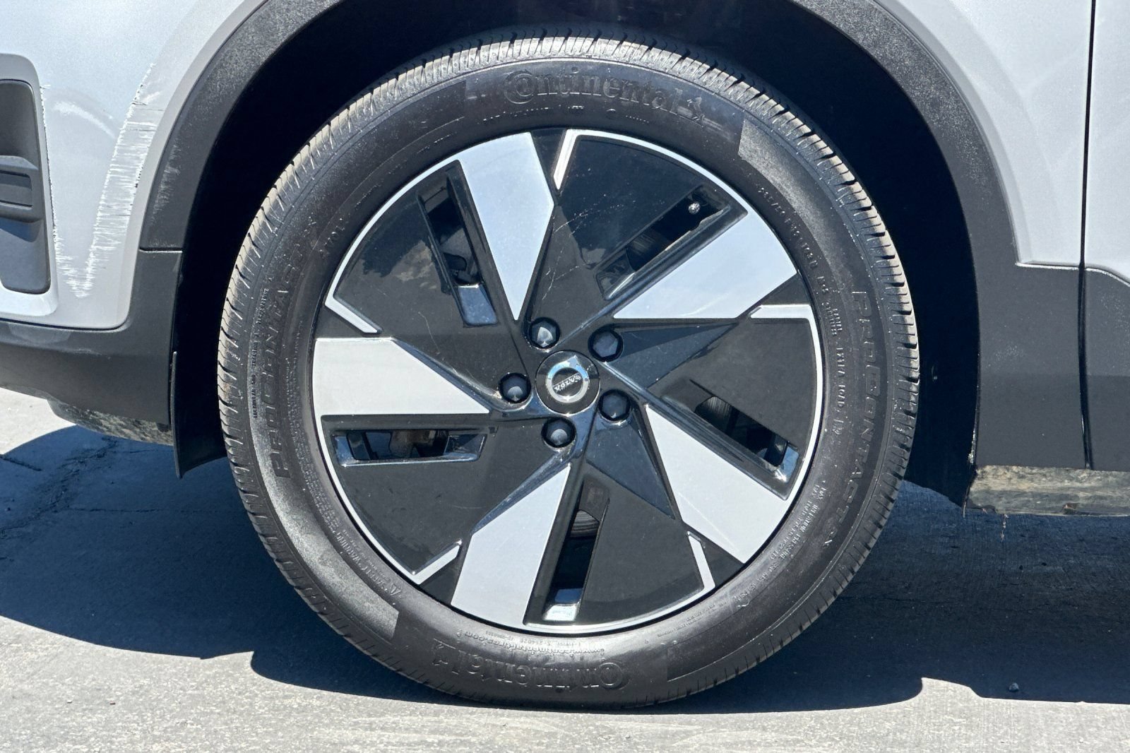 Certified 2025 Volvo EX40 Core AWD/4WD image 12