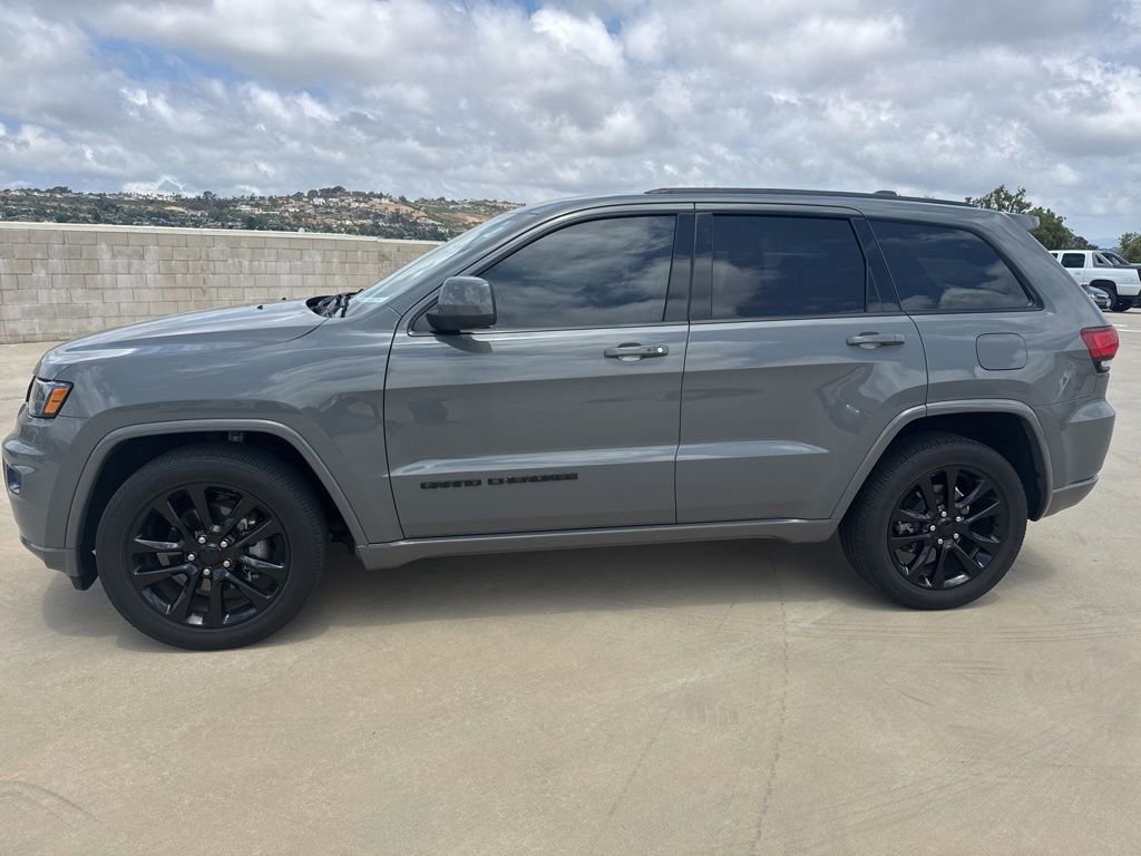 Used 2020 Jeep Grand Cherokee Altitude RWD image 2