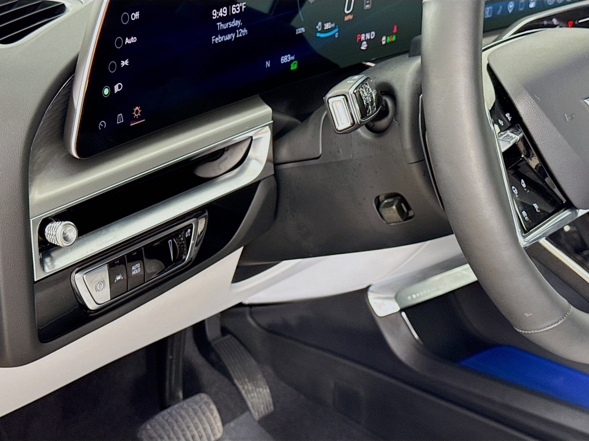 Used 2025 Cadillac Lyriq Sport image 10