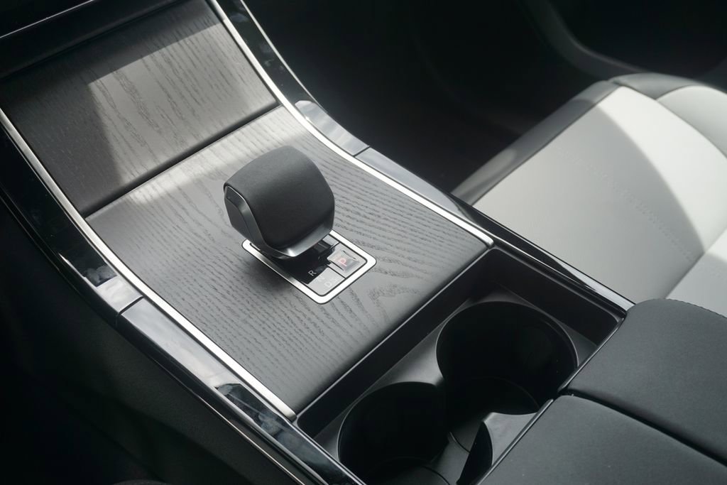 New 2026 Land Rover Range Rover Velar Dynamic SE image 14