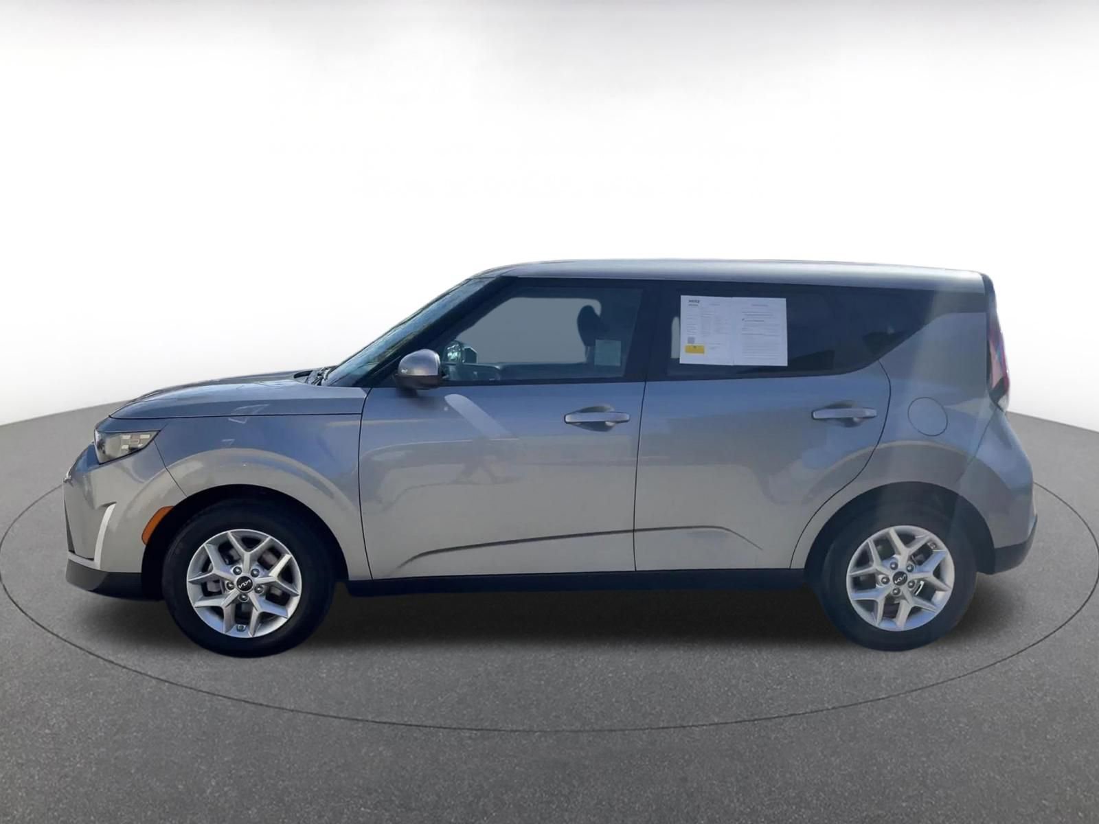Used 2025 Kia Soul LX w/ LX Technology Package image 9