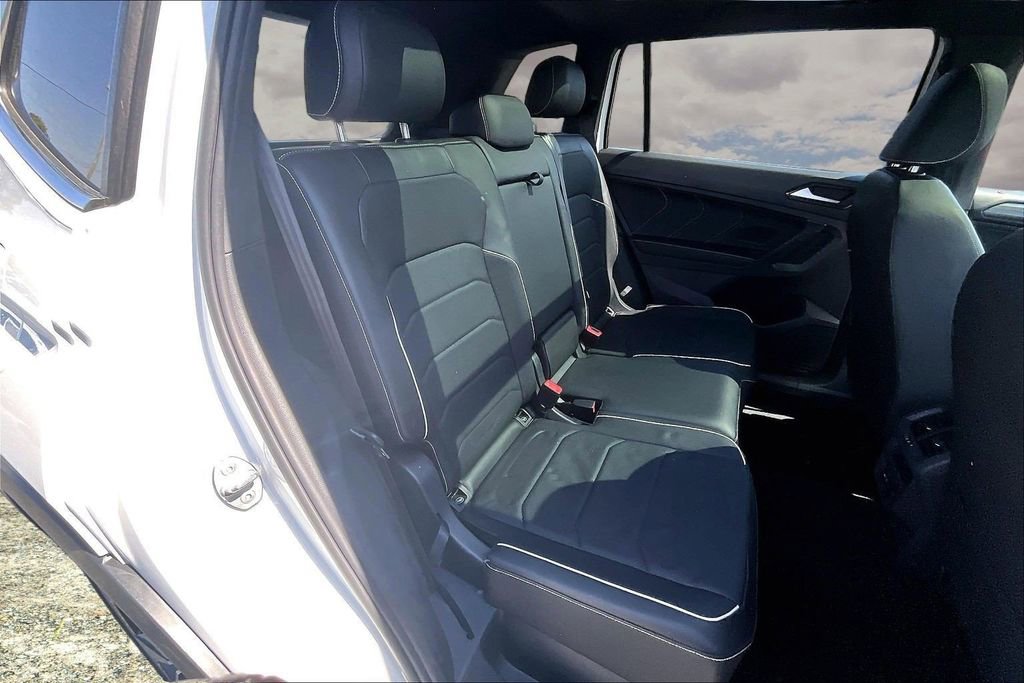 Used 2022 Volkswagen Tiguan SEL R-Line AWD/4WD image 25